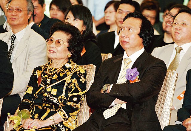 Kwok family