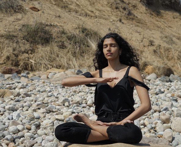 Super model Pooja exercise Falun Dafa meditation Super model Pooja exercise Falun Dafa meditation